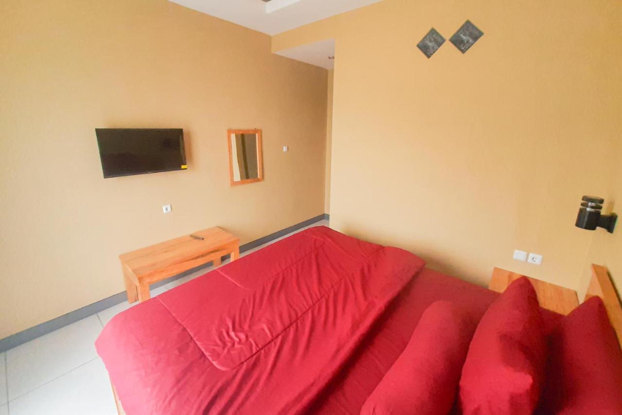 Delvia Bromo Homestay Mitra Reddoorz Pasuruan Exterior foto