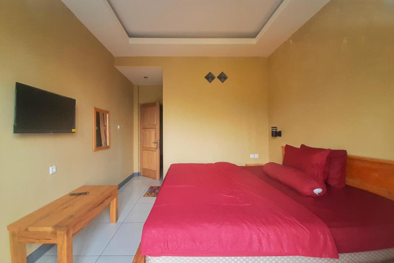 Delvia Bromo Homestay Mitra Reddoorz Pasuruan Exterior foto